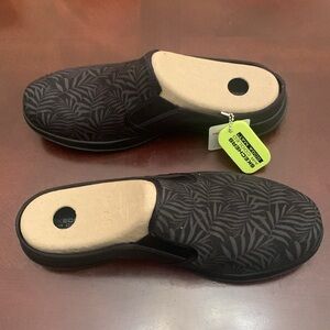 NWT & NIB Women’s Skechers On-The-Go Shoes. Black/Gray size 7.5